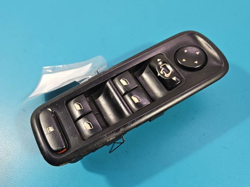 Блок кнопок склопідйомників Peugeot 807 14957520XT