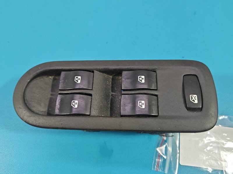 Блок кнопок склопідйомників Renault Megane 2 156018070 — фото деталі 3