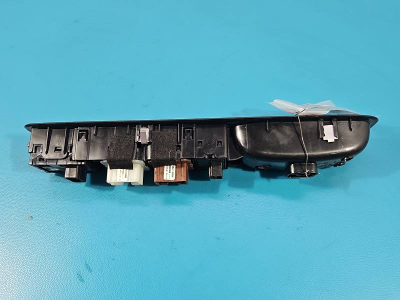 Блок кнопок склопідйомників Dacia Sandero 254113300R — фото деталі 4