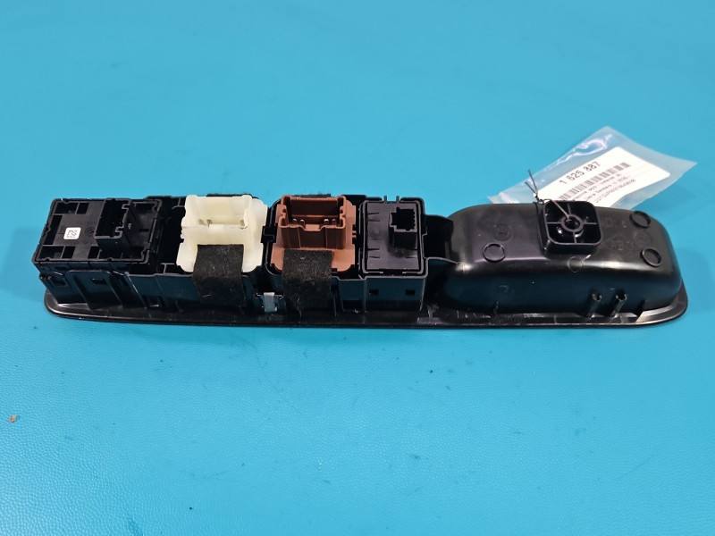 Блок кнопок склопідйомників Dacia Sandero 254113300R — фото деталі 5
