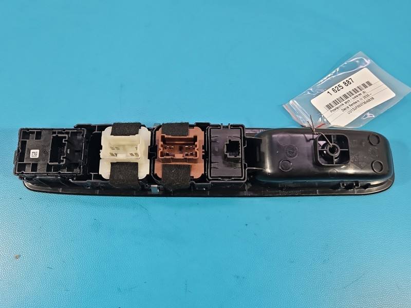 Блок кнопок склопідйомників Dacia Sandero 254113300R — фото деталі 6