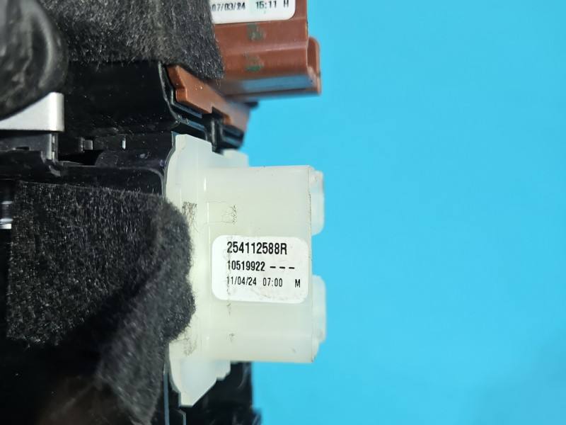 Блок кнопок склопідйомників Dacia Sandero 254113300R — фото деталі 9