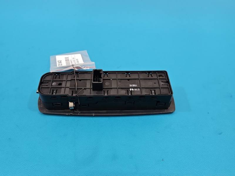 Блок кнопок склопідйомників Renault Laguna 809610007R — фото деталі 4