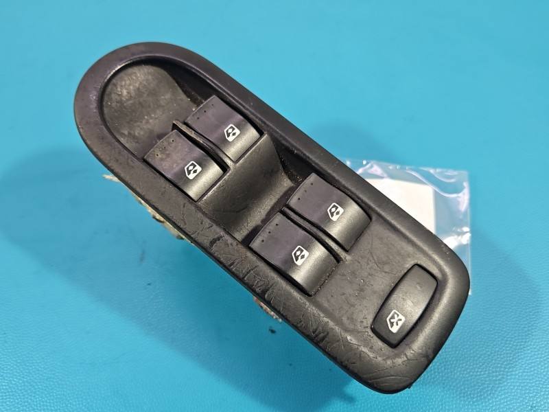 Блок кнопок склопідйомників Renault Megane 2 8200160603