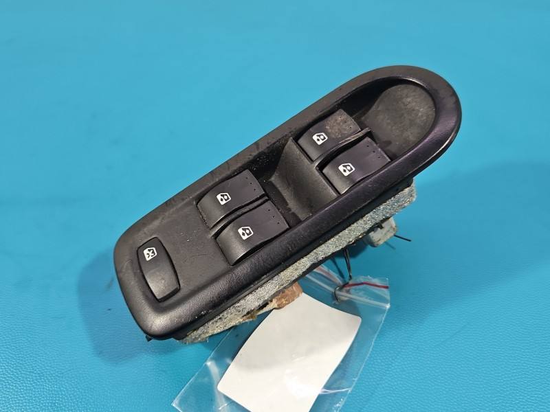 Блок кнопок склопідйомників Renault Megane 2 8200160603 — фото деталі 3