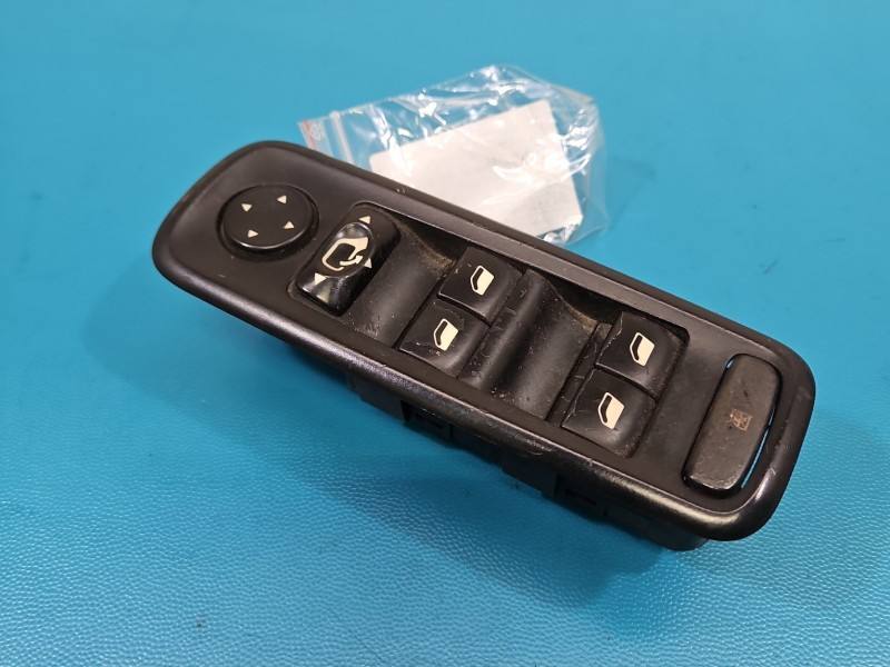 Блок кнопок склопідйомників Peugeot 807 14957520XT