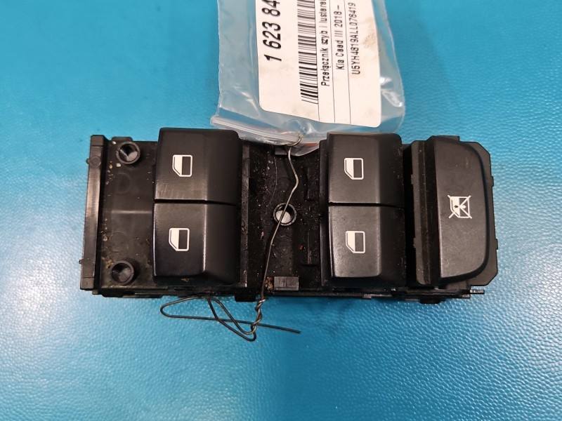 Блок кнопок склопідйомників Kia Ceed 93570-J7200 — фото деталі 3