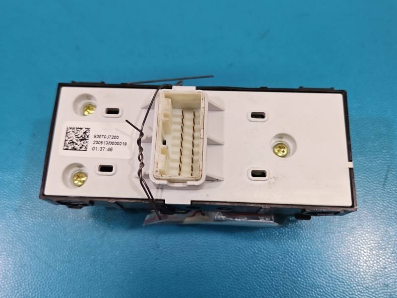 Блок кнопок склопідйомників Kia Ceed 93570-J7200 — фото деталі 4