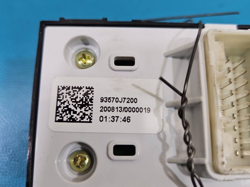 Блок кнопок склопідйомників Kia Ceed 93570-J7200 — фото деталі 5