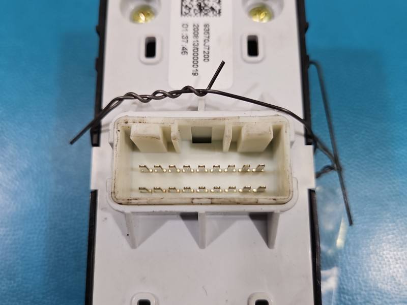 Блок кнопок склопідйомників Kia Ceed 93570-J7200 — фото деталі 6