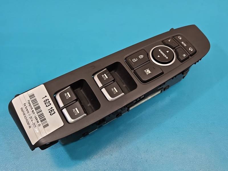 Блок кнопок стеклоподъемников Kia Sorento 93570-C5310WK