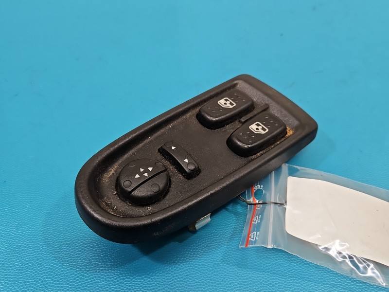 Блок кнопок стеклоподъемников Iveco Daily 5801304491