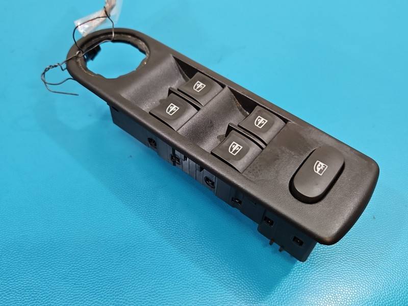Блок кнопок склопідйомників Renault Captur 254113300R