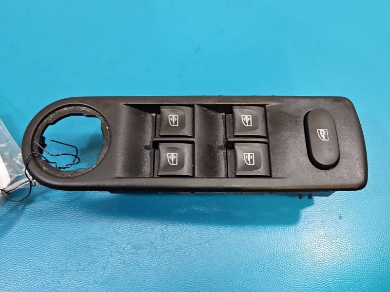 Блок кнопок склопідйомників Renault Captur 254113300R — фото деталі 2