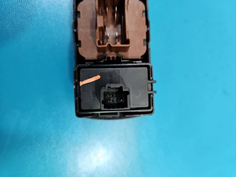 Блок кнопок склопідйомників Renault Captur 254113300R — фото деталі 8