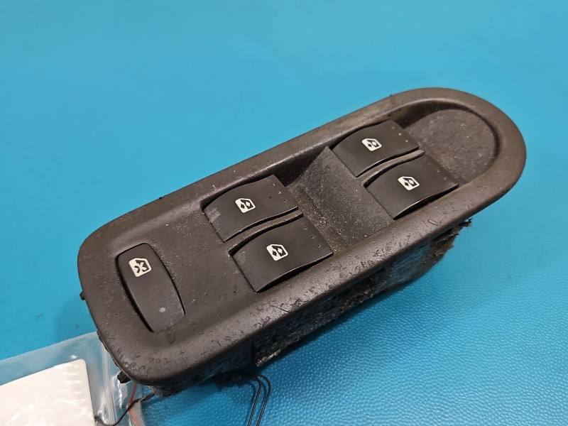 Блок кнопок склопідйомників Renault Scenic 2 156018070