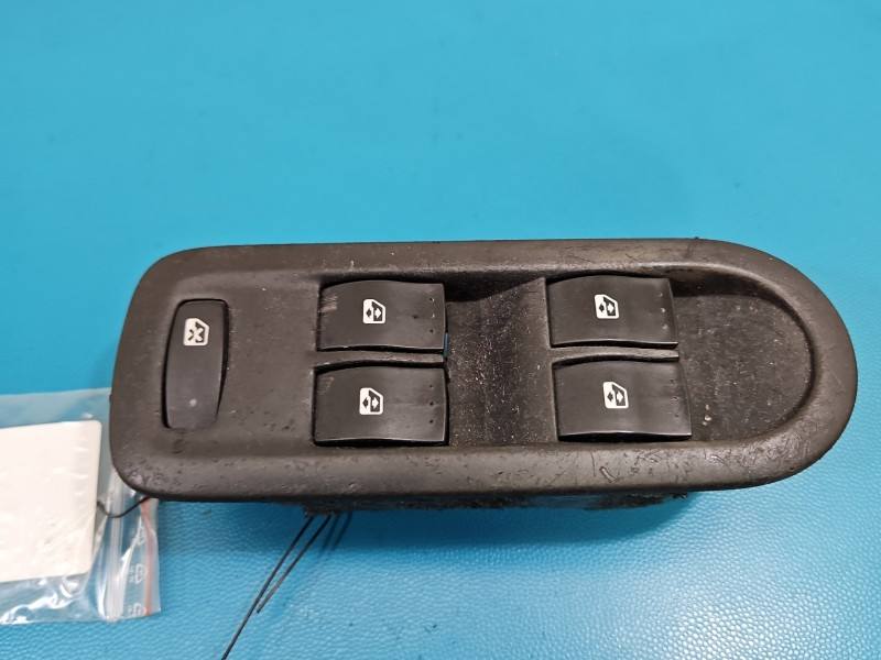 Блок кнопок склопідйомників Renault Scenic 2 156018070 — фото деталі 2