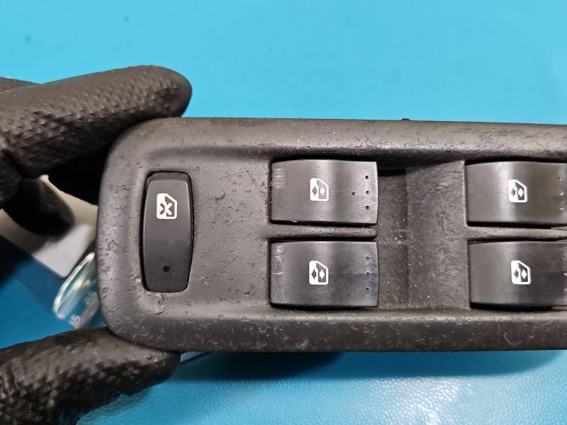 Блок кнопок склопідйомників Renault Scenic 2 156018070 — фото деталі 4