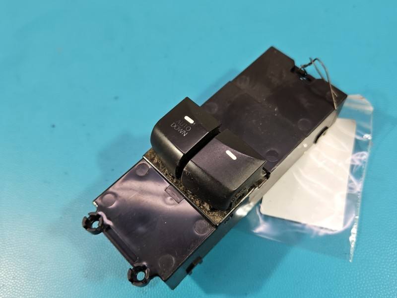Блок кнопок склопідйомників Hyundai I30 93570-A6100