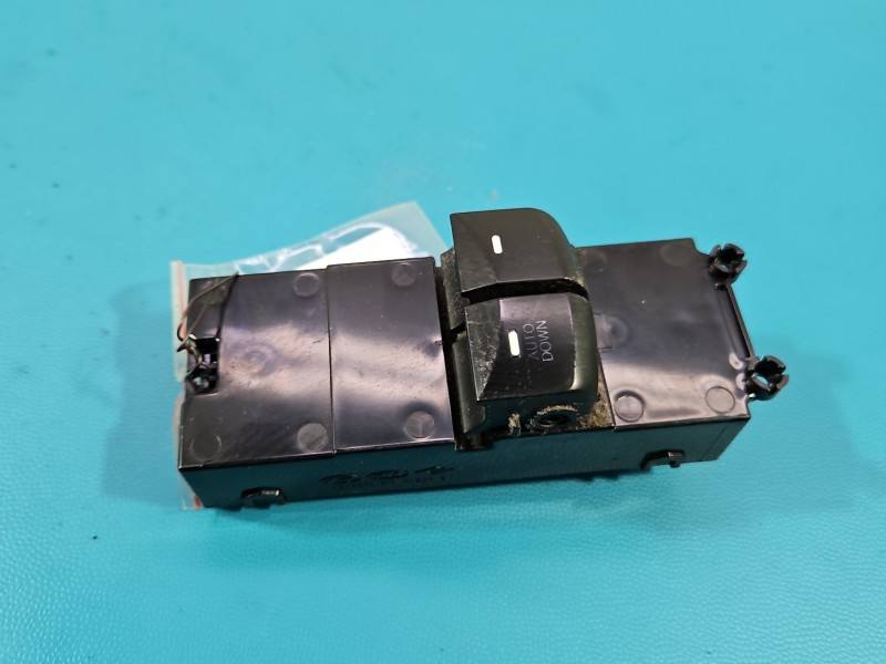 Блок кнопок склопідйомників Hyundai I30 93570-A6100 — фото деталі 3