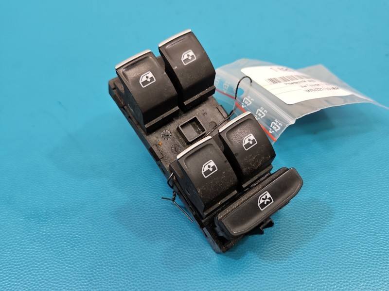 Блок кнопок стеклоподъемников Volkswagen Touran 5G0959857E