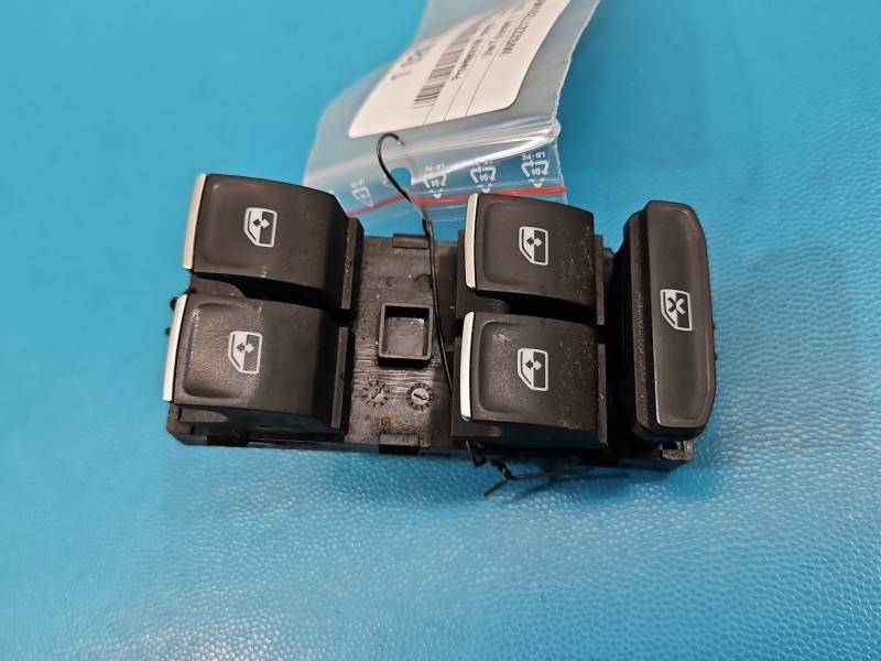 Блок кнопок стеклоподъемников Volkswagen Touran 5G0959857E — фото детали 2