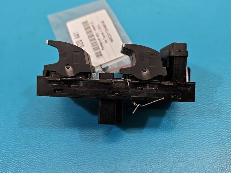 Блок кнопок стеклоподъемников Volkswagen Touran 5G0959857E — фото детали 3