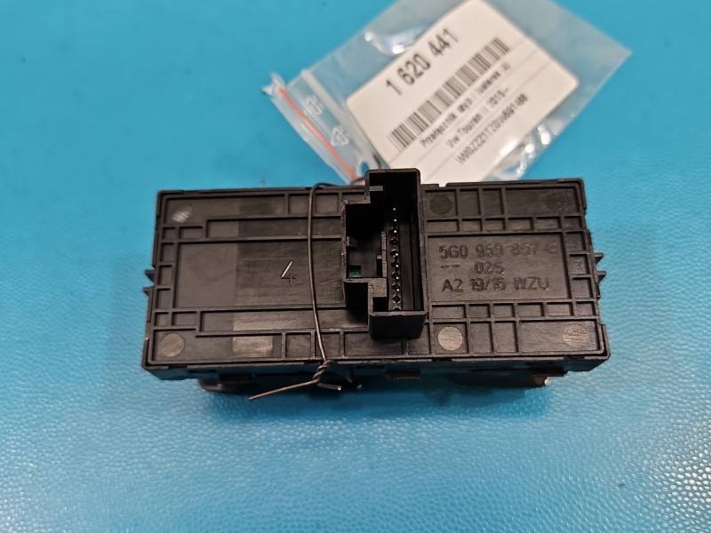Блок кнопок стеклоподъемников Volkswagen Touran 5G0959857E — фото детали 4