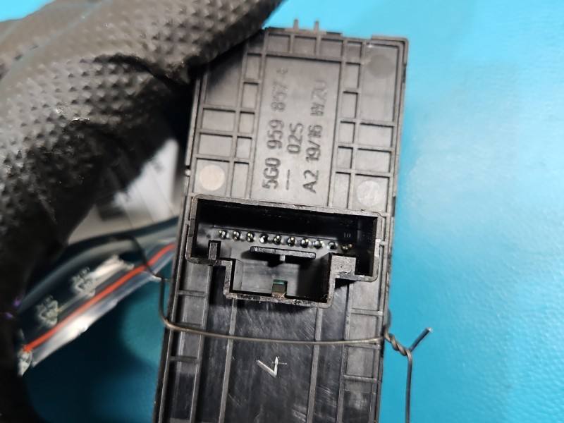 Блок кнопок стеклоподъемников Volkswagen Touran 5G0959857E — фото детали 6