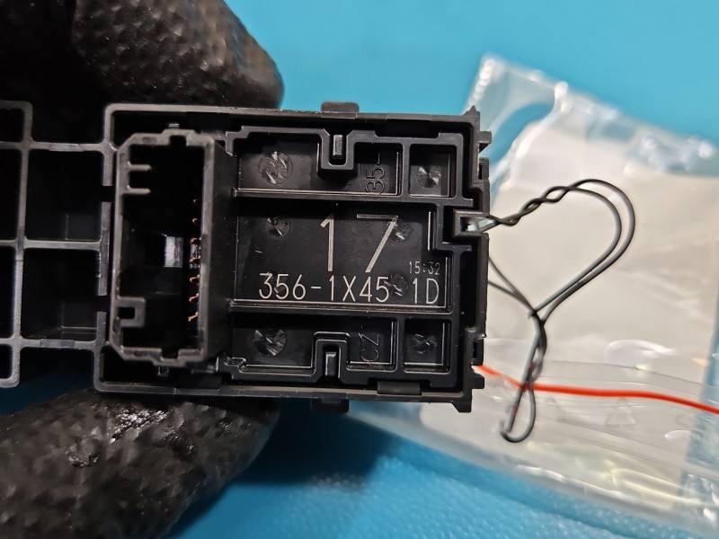 Блок кнопок склопідйомників Toyota Yaris 4 193354 — фото деталі 5