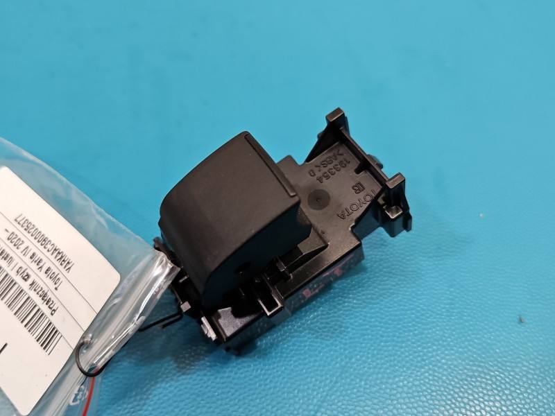 Блок кнопок склопідйомників Toyota Yaris 4 193354