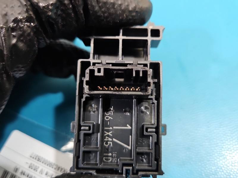 Блок кнопок склопідйомників Toyota Yaris 4 193354 — фото деталі 3