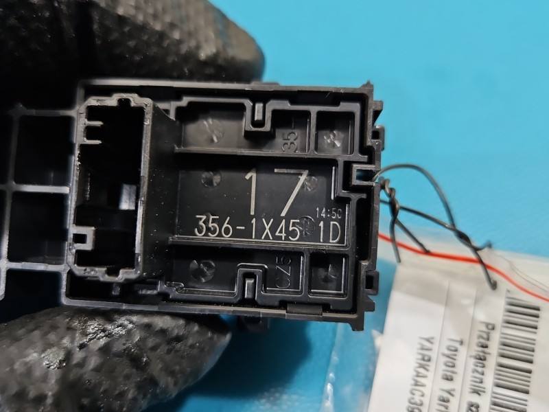 Блок кнопок склопідйомників Toyota Yaris 4 193354 — фото деталі 4