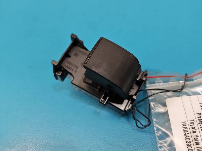 Блок кнопок склопідйомників Toyota Yaris 4 193354