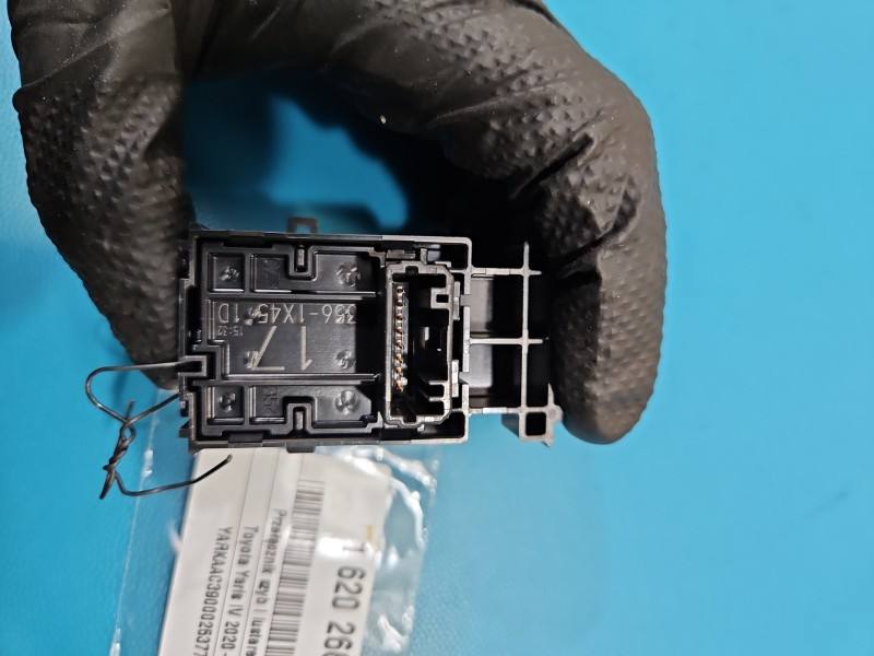 Блок кнопок склопідйомників Toyota Yaris 4 193354 — фото деталі 5