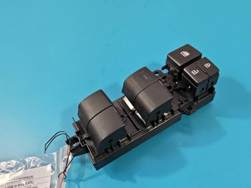 Блок кнопок склопідйомників Toyota Yaris 4 84040-02550