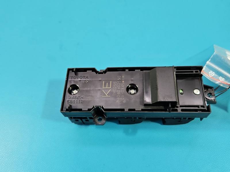 Блок кнопок склопідйомників Toyota Yaris 4 84040-02550 — фото деталі 4