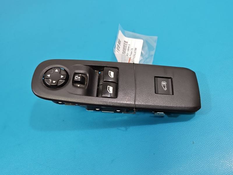 Блок кнопок склопідйомників Toyota Proace City 96784561ZD — фото деталі 2