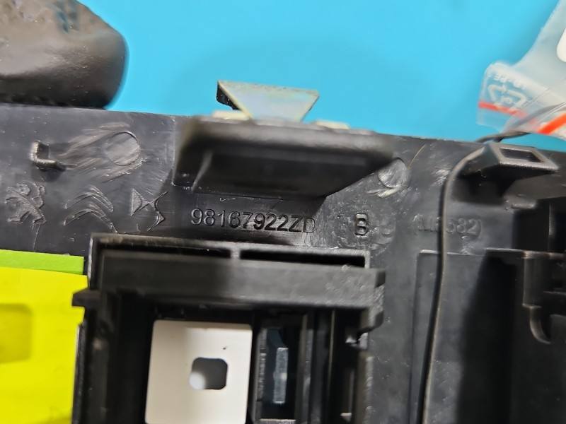 Блок кнопок склопідйомників Toyota Proace City 96784561ZD — фото деталі 7