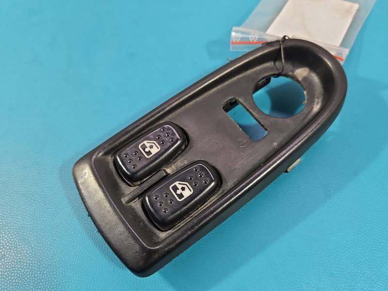 Блок кнопок склопідйомників Iveco Daily 5801304491