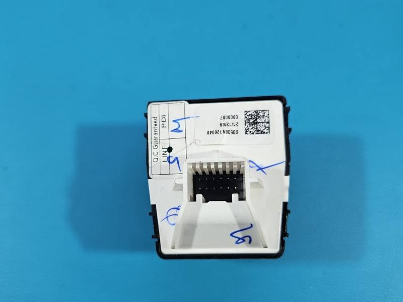 Блок кнопок стеклоподъемников Hyundai Tucson 93530-N72004 — фото детали 5