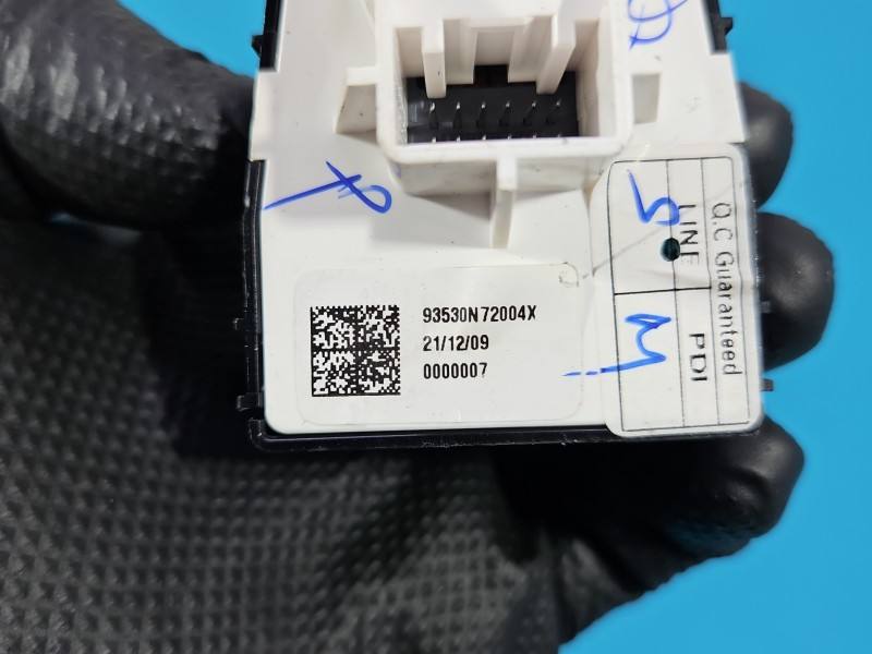 Блок кнопок стеклоподъемников Hyundai Tucson 93530-N72004 — фото детали 6
