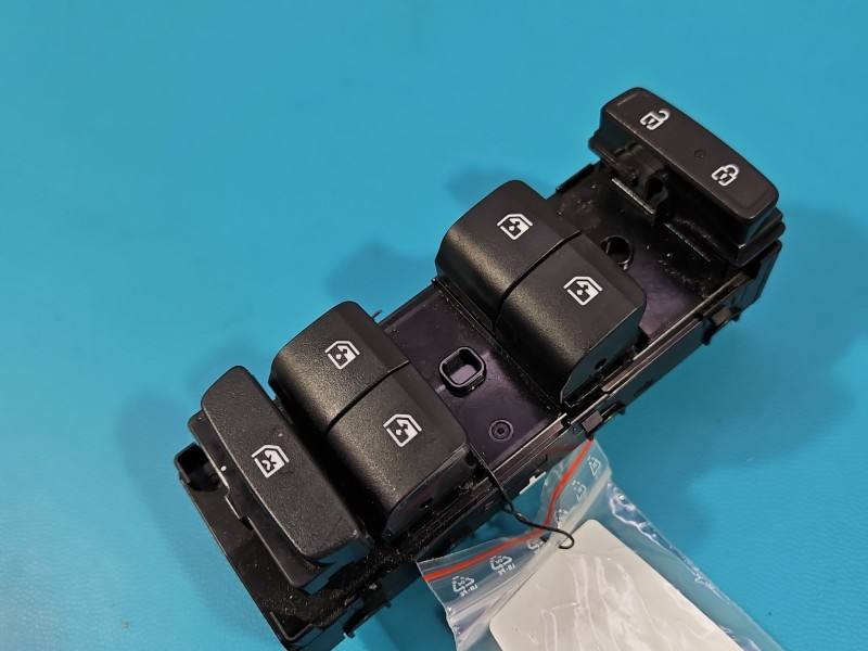 Блок кнопок склопідйомників Hyundai Tucson 93571-N74004X