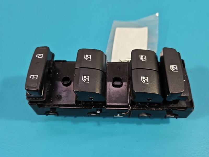 Блок кнопок склопідйомників Hyundai Tucson 93571-N74004X — фото деталі 3