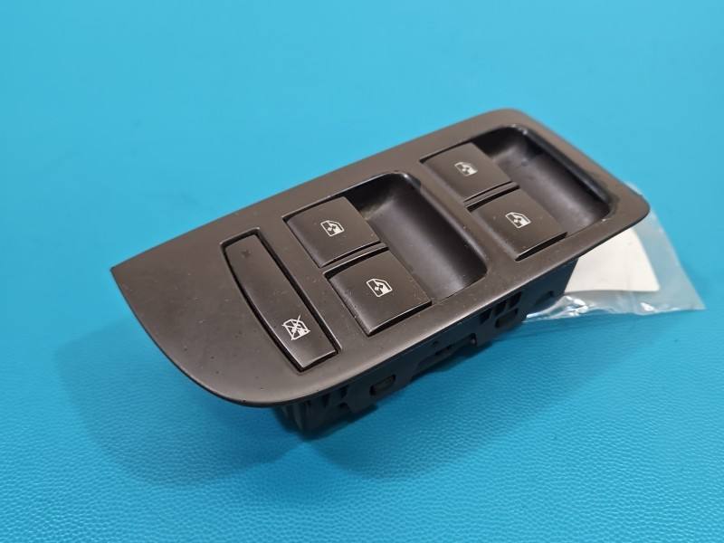 Блок кнопок склопідйомників Opel Zafira C 13305012