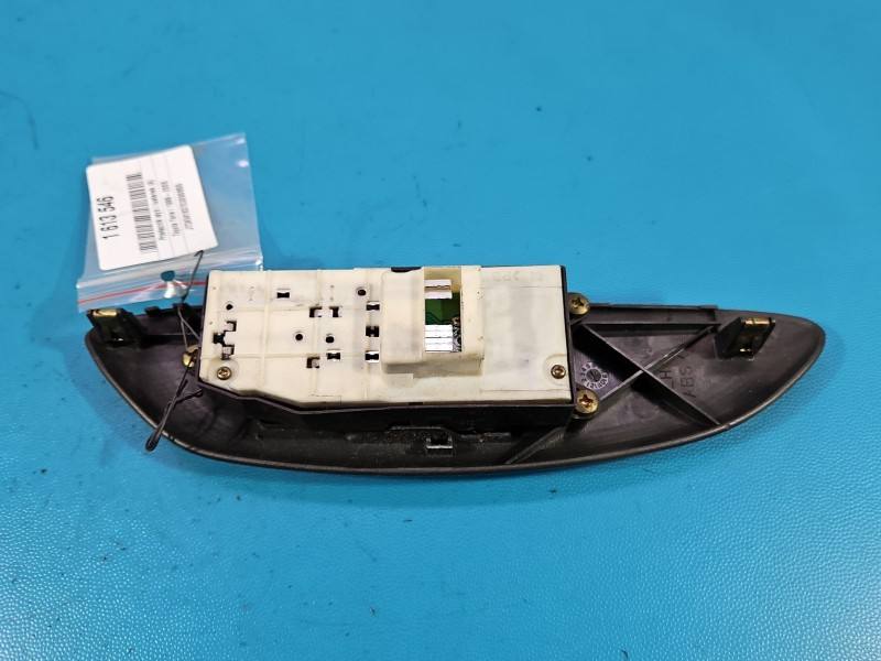 Блок кнопок склопідйомників Toyota Yaris 1 — фото деталі 4