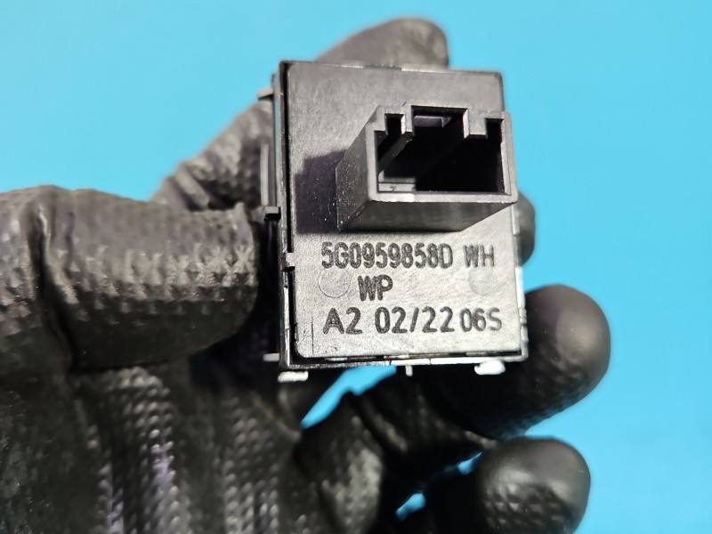 Блок кнопок склопідйомників Skoda Fabia 4 5G0959858D — фото деталі 6