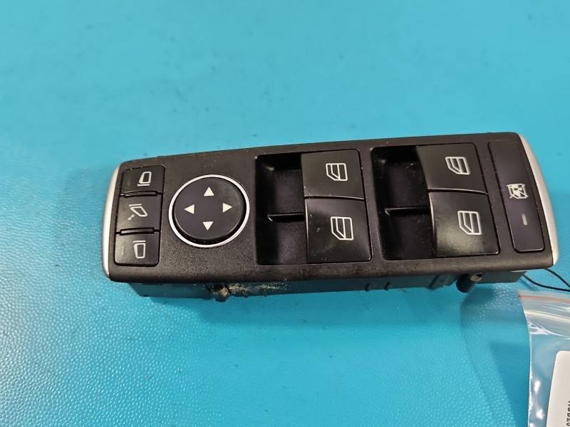 Блок кнопок склопідйомників Mercedes C W204 A2049055402 — фото деталі 3