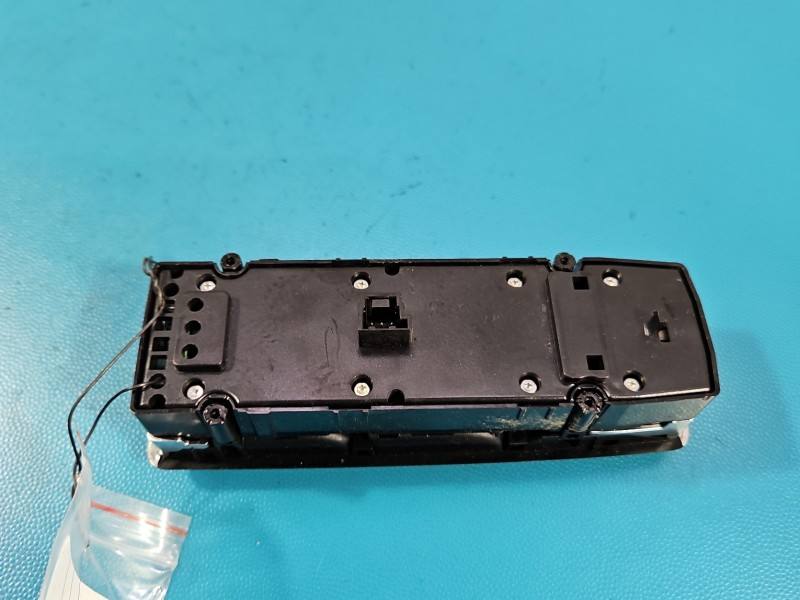 Блок кнопок склопідйомників Mercedes C W204 A2049055402 — фото деталі 5