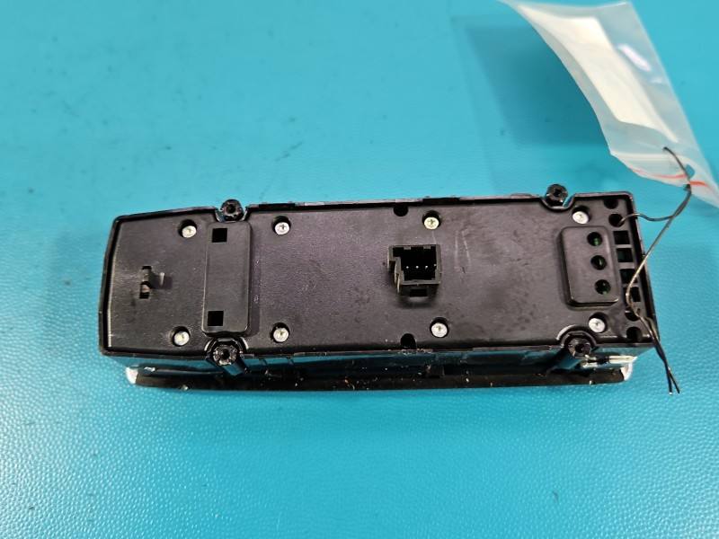 Блок кнопок склопідйомників Mercedes C W204 A2049055402 — фото деталі 6